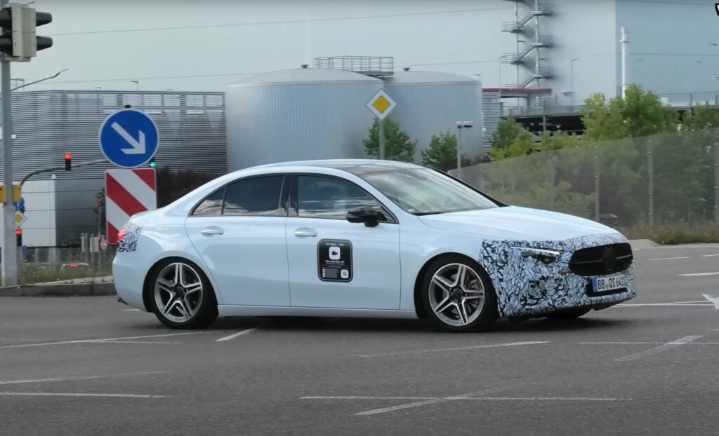 Erlkönig A Klasse Limousine nur noch mit geringer Tarnung