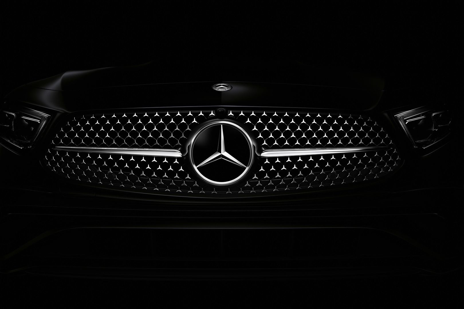 Mercedes Stern schwarz
