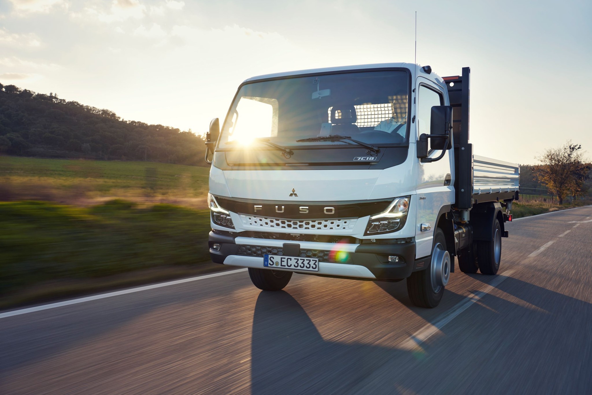 Produktionsstart für den neuen FUSO Canter Leicht-Lkw in Europa
