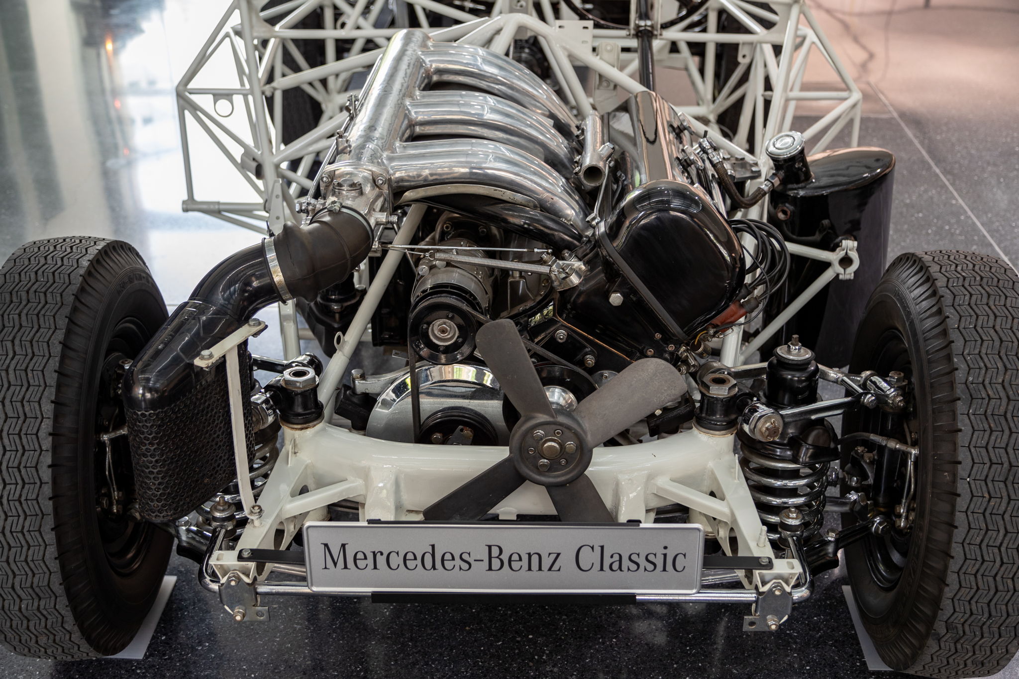 Der Gitterrohrrahmen für den legendären Mercedes-Benz 300 SL