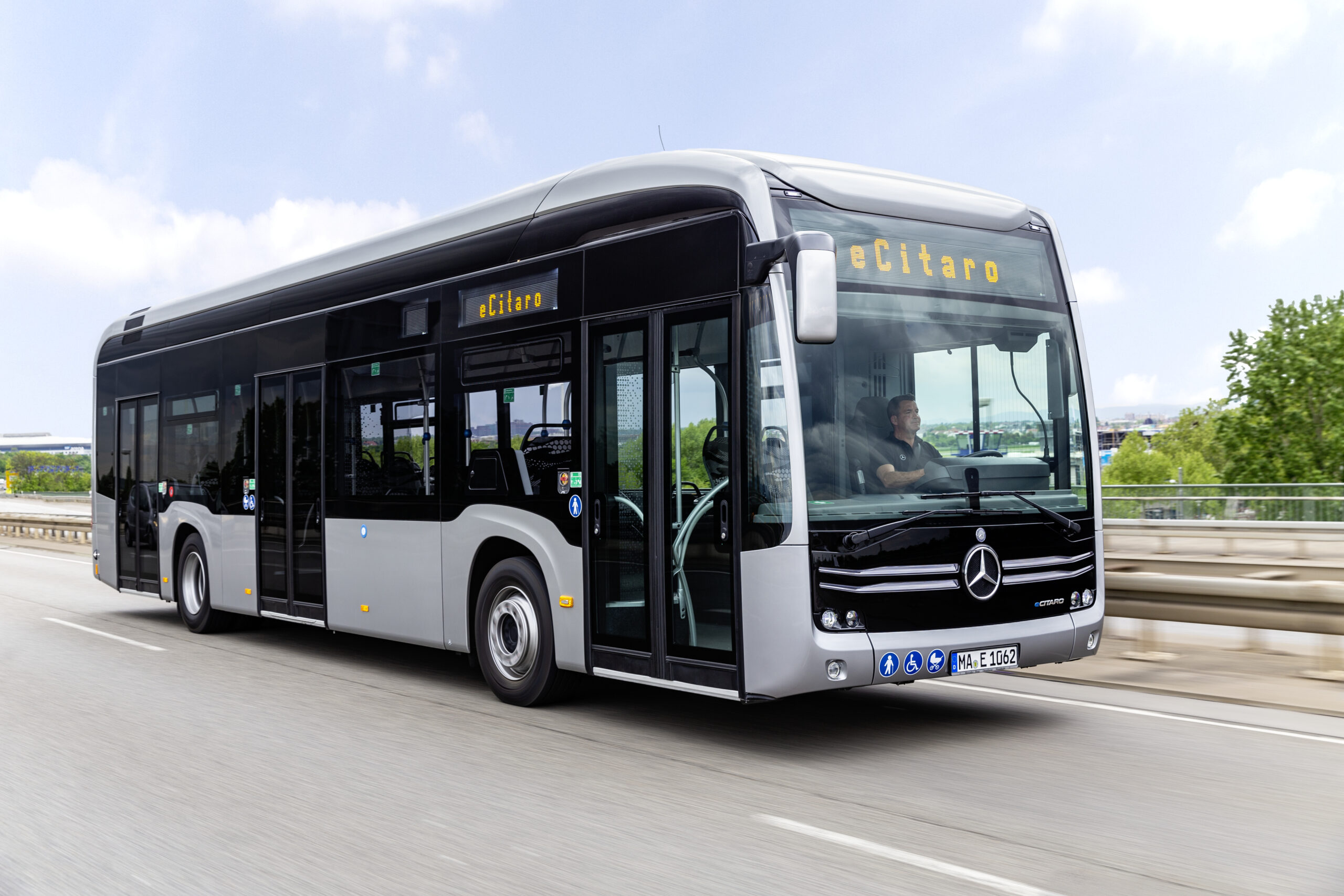 Daimler-Buses-auf-der-13-Elektrobus-Konferenz-in-Berlin
