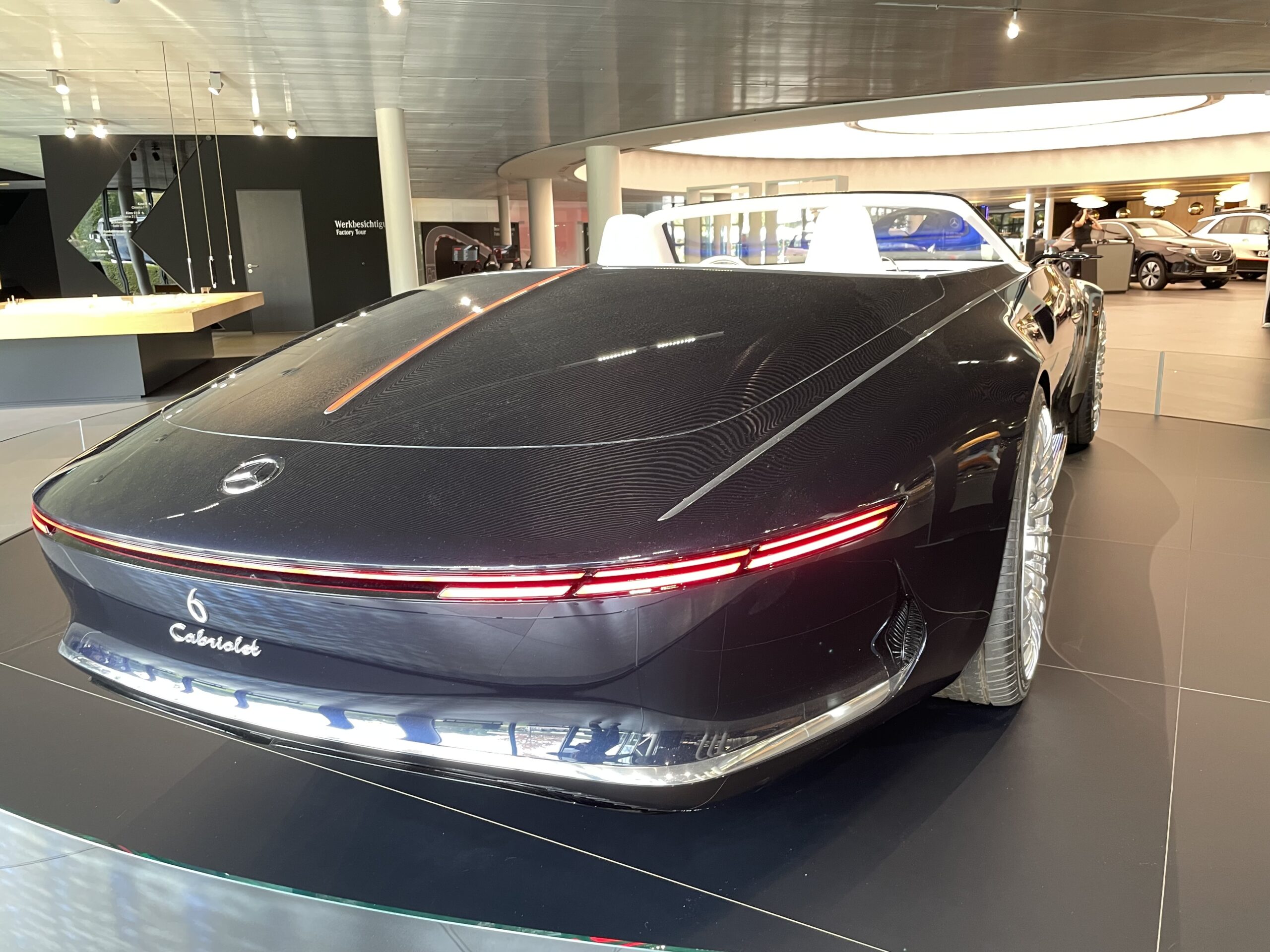 Vision Maybach 6 Cabriolet steht im Kundencenter in Sindelfingen