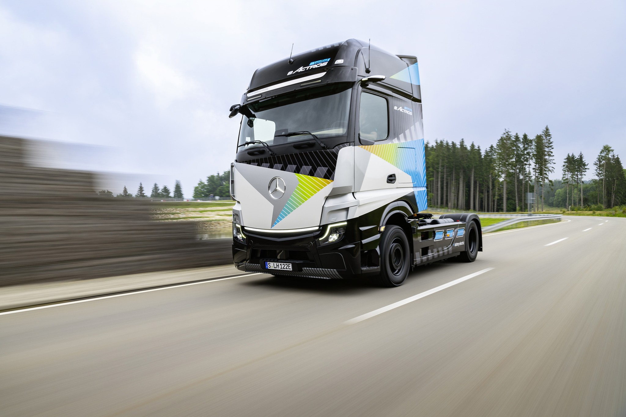 Daimler Truck zeigt eActros LongHaul auf der BAUMA 2022