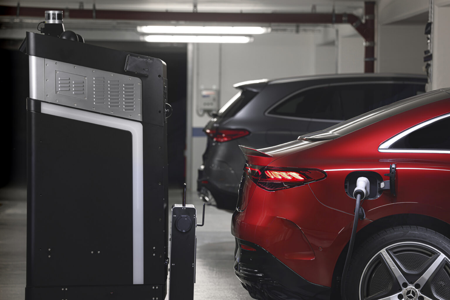 lade-roboter-nutzt-batterien-von-mercedes-benz-energy