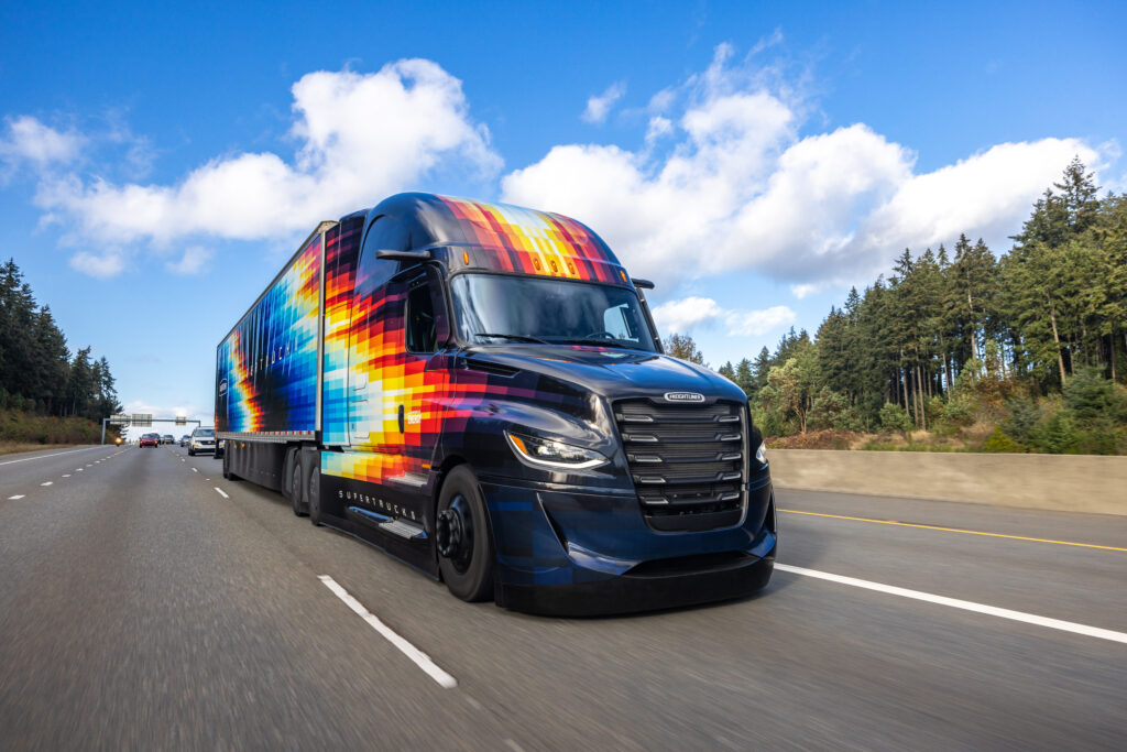 Daimler-Truck-zeigt-neuen-Freightliner-Supertruck-II