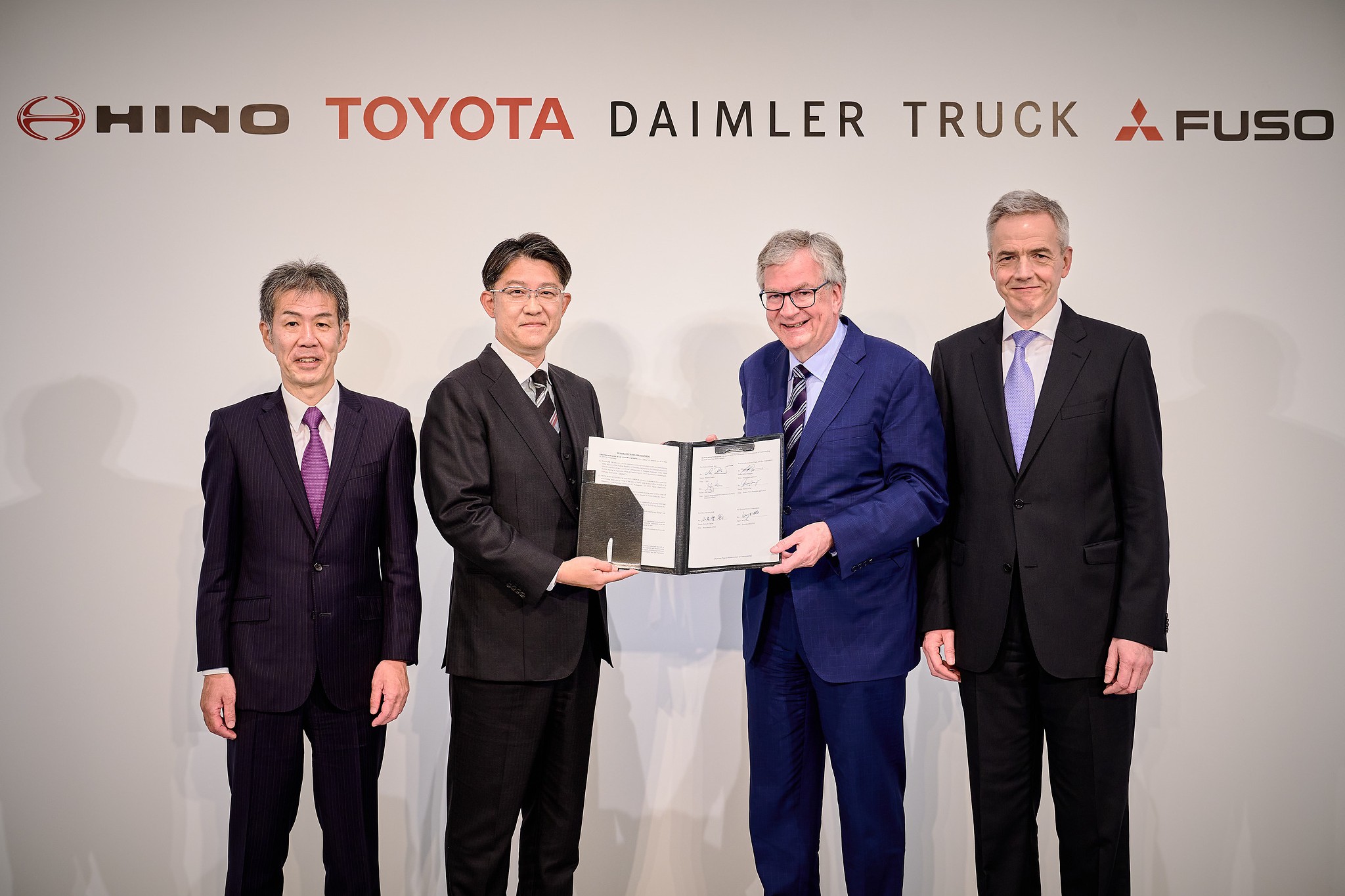 Daimler Truck und Toyota legen Lkw-Geschäft zusammen