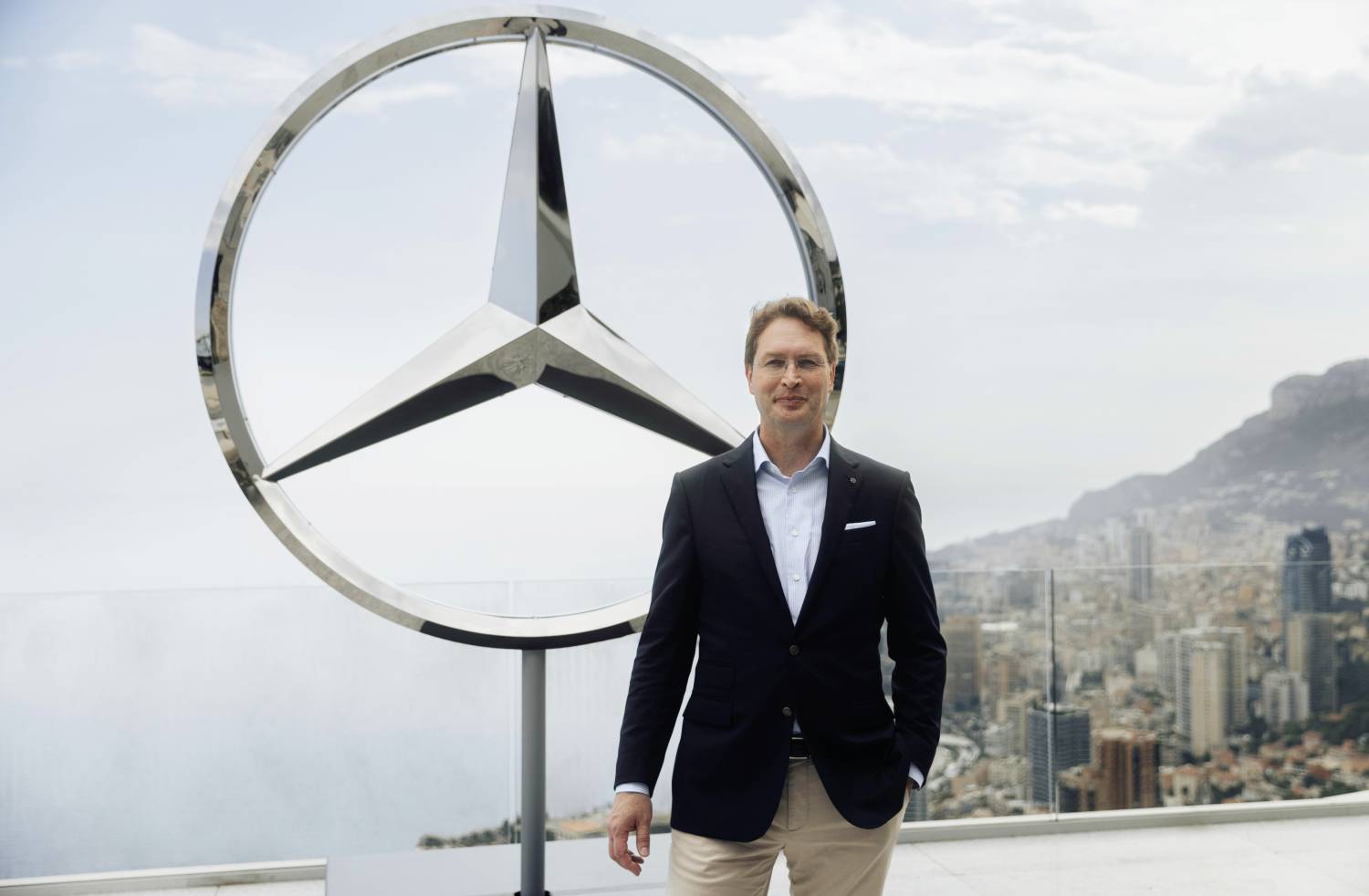 Vollgas gegen die Wand - Händlerverband kritisiert Luxusstrategie von  Mercedes