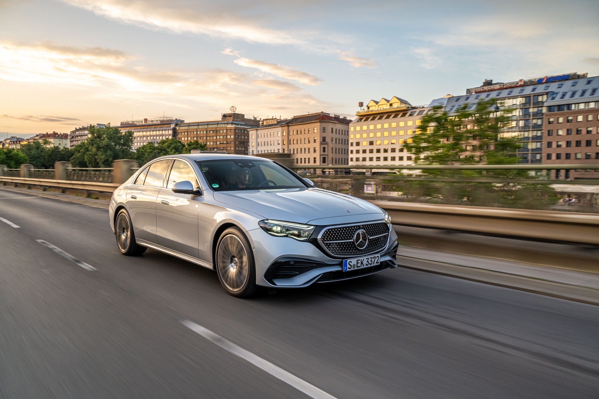 Mehr Bilder der neuen E-Klasse Generation von Mercedes-Benz