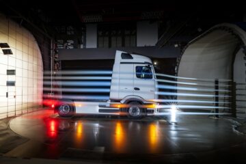 Mercedes-Benz Trucks ersetzt die Actros Spiegel digital und neutralisiert  den toten Winkel, Mercedes-Benz Passion Blog / Mercedes Benz, smart,  Maybach, AMG & EQ