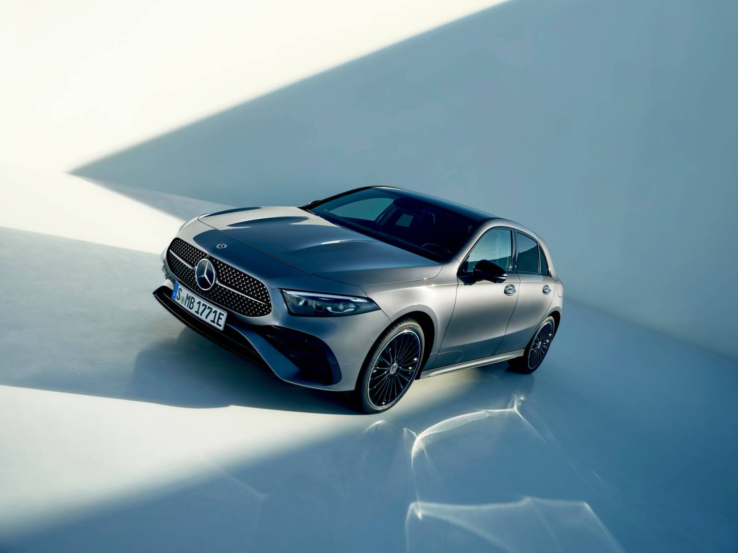 Mercedes-Benz-Kompakt-Hybride-erhalten-gr-ere-Batterie