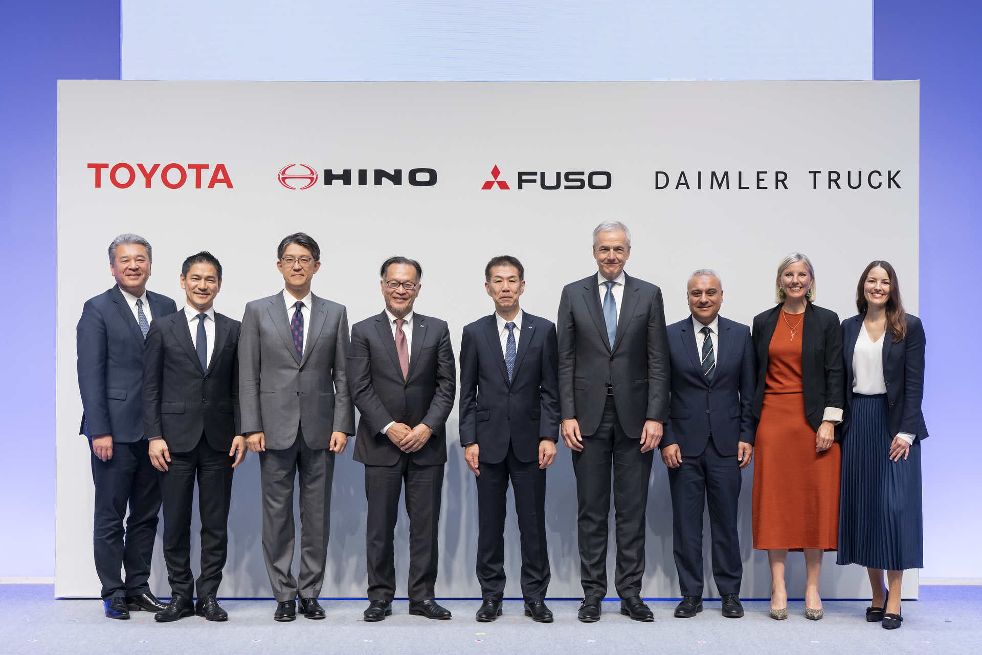 Daimler-Truck-und-Toyota-schlie-en-Fusion-von-Fuso-und-Hino-ab