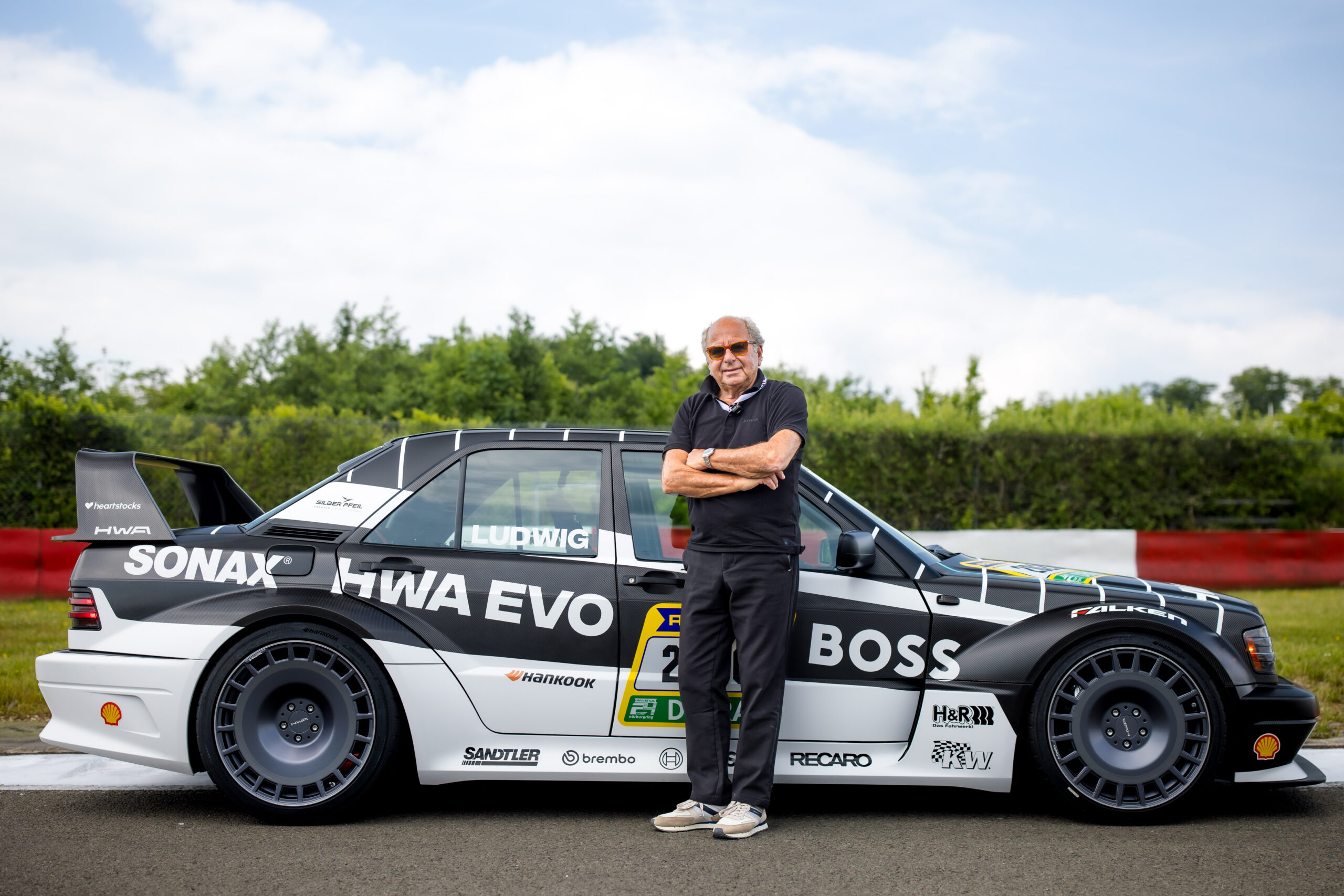 HWA-Evo-feiert-Renndeb-t-beim-24-Stunden-Rennen-N-rburgring