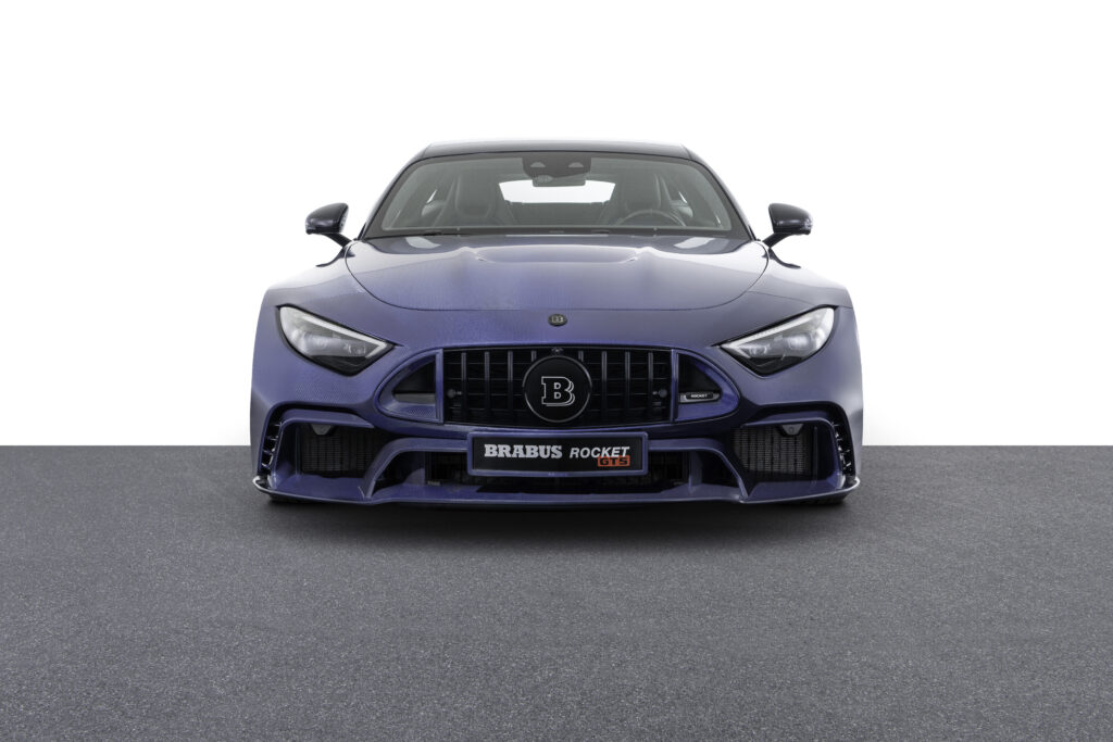 BRABUS-ROCKET-GTS-DEEP-BLUE-Ein-Supercar-der-Superlative