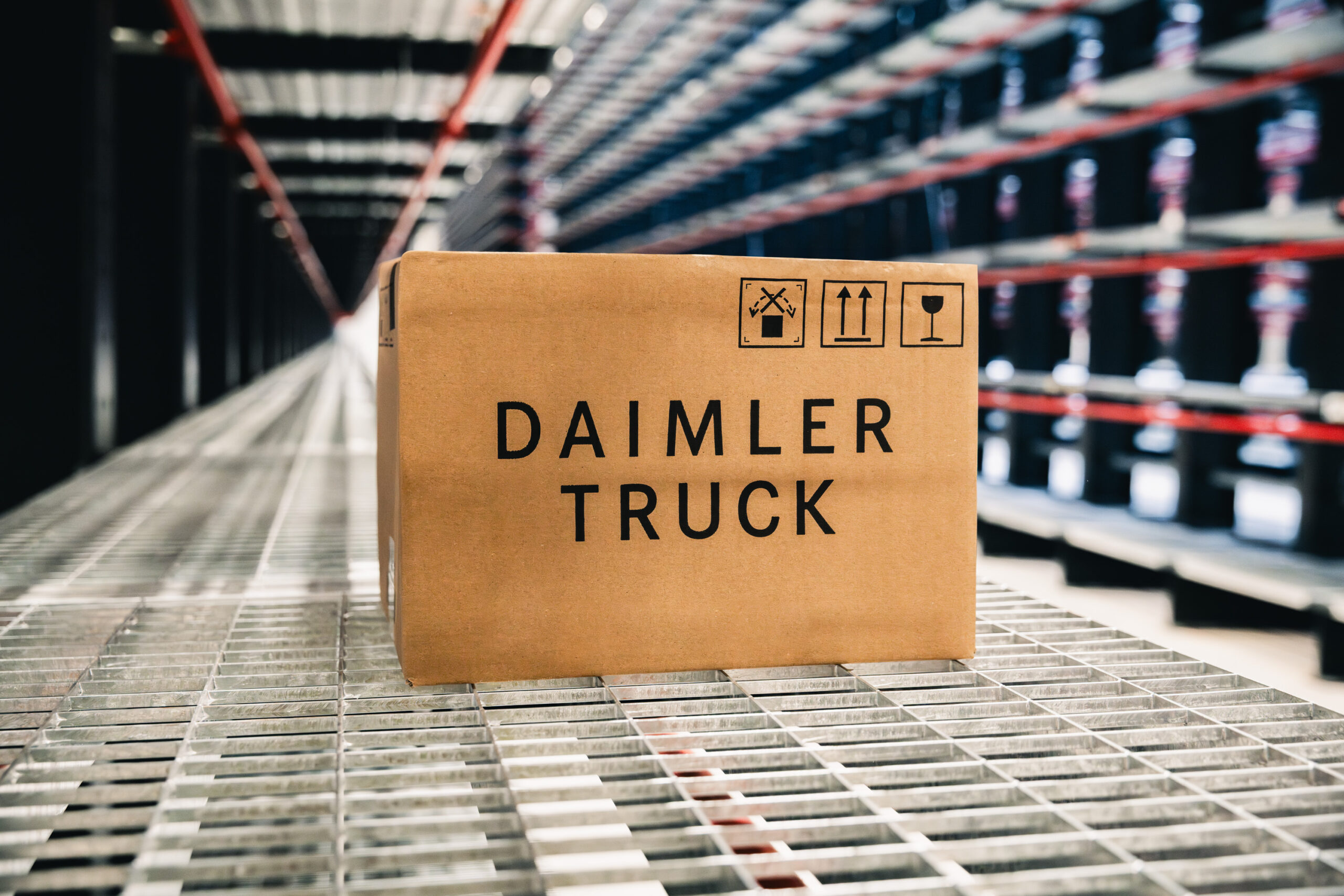 Daimler-Truck-er-ffnet-Global-Parts-Center-in-Halberstadt