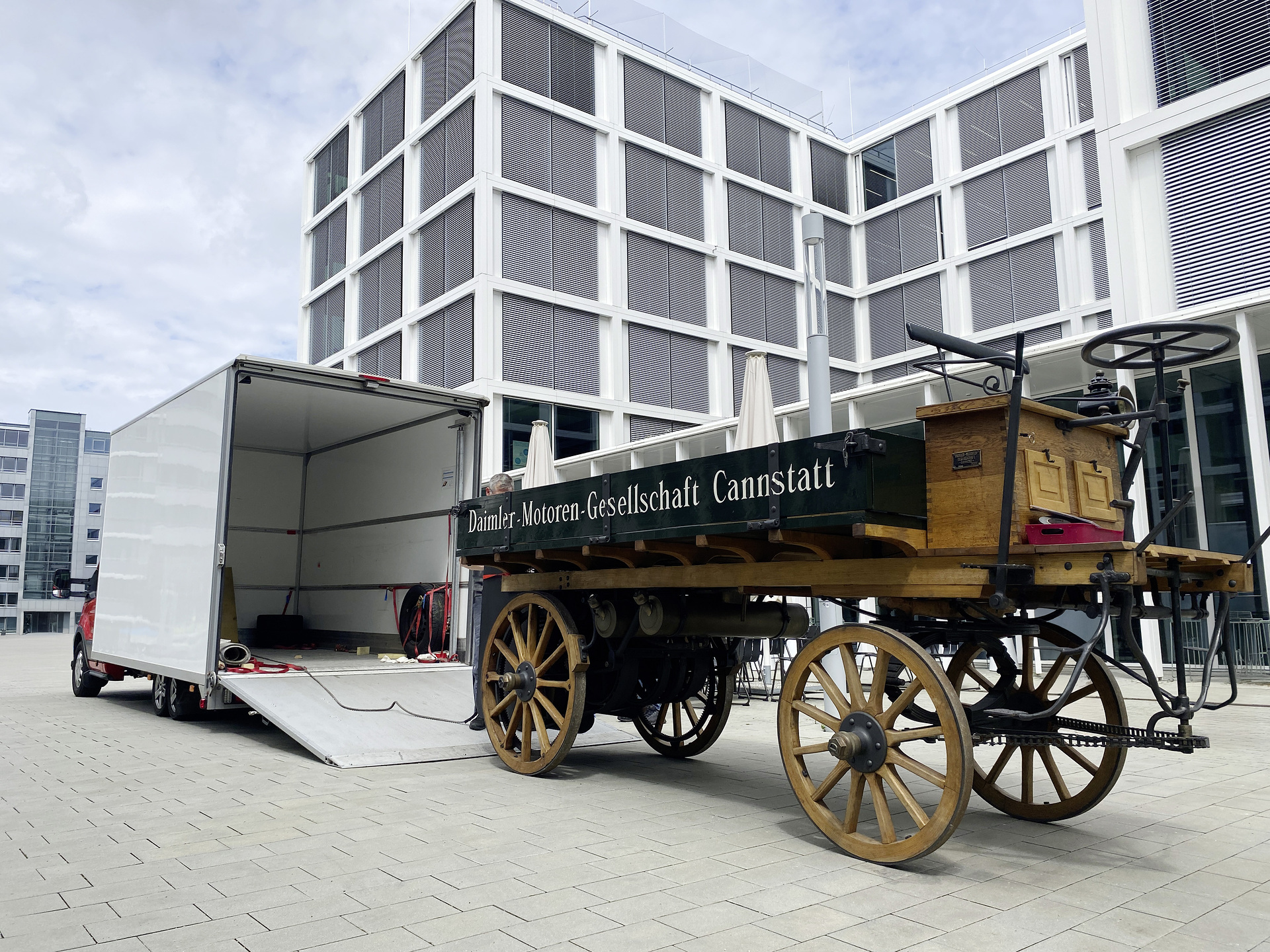 Daimler-Truck-restauriert-weltweit-ersten-Lkw-Nachbau