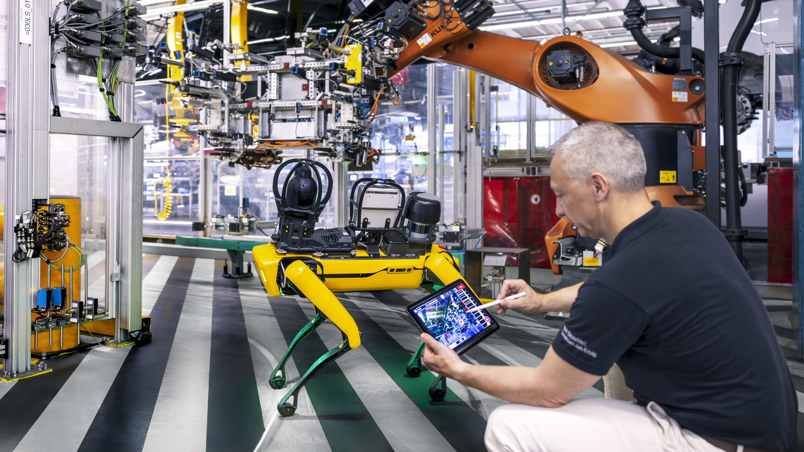 Roboter-Hund-Aris-spart-Energie-im-Mercedes-Benz-Werk-D-sseldorf