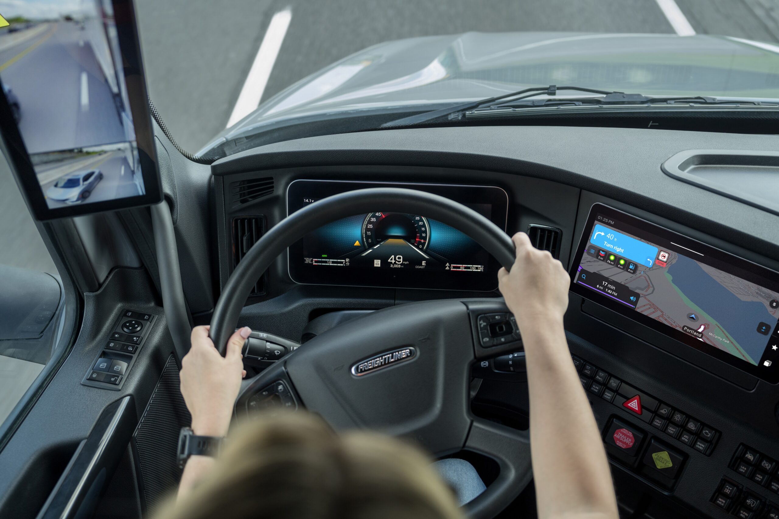 Freightliner-Cascadia-2027-erh-lt-digitales-Cockpit-und-neue-Assistenzsysteme