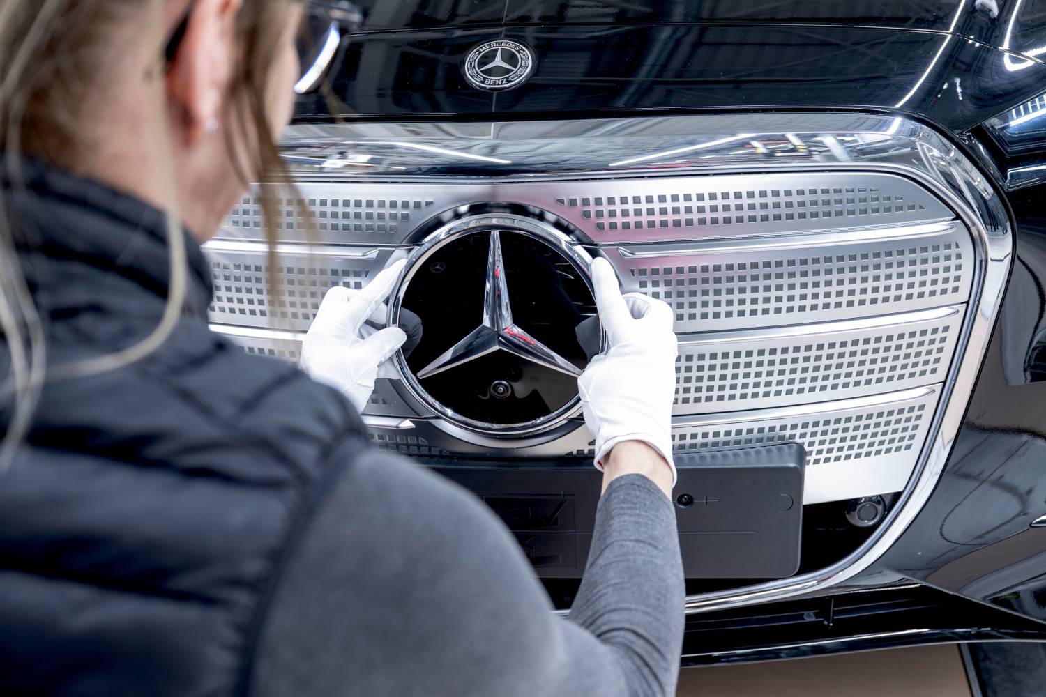 Mercedes-Vorstand-Michael-Schiebe-preist-Ungarn-und-setzt-Deutschland-unter-Druck