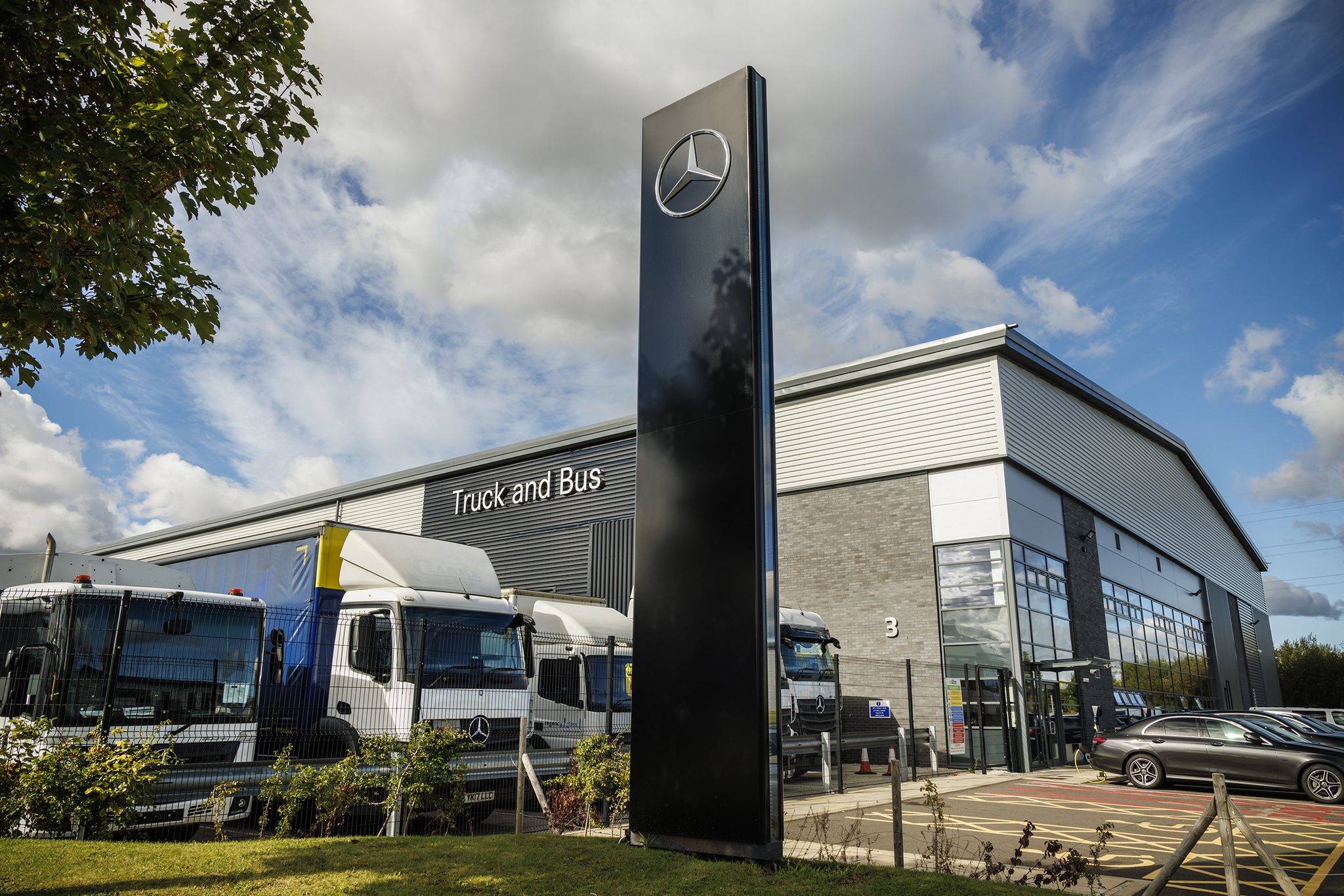 Warum Mercedes-Benz Lkw noch den Stern tragen dürfen & müssen